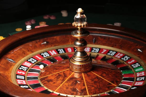 Singapore Pools game interface on mobile showing 4D draw selection and betting panel