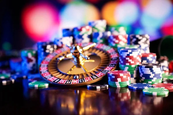 Tarung Mesin game interface on mobile showing two competing machines and betting options